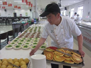 華晨研究院餐廳舉辦“田園美食匯”活動